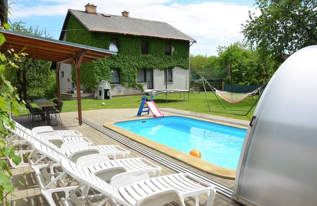 Villa en Zelenecká Lhota con Piscina Privada