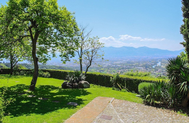 Villa / Independent home en Ponte A Moriano con 4 habitaciones, capacidad 8