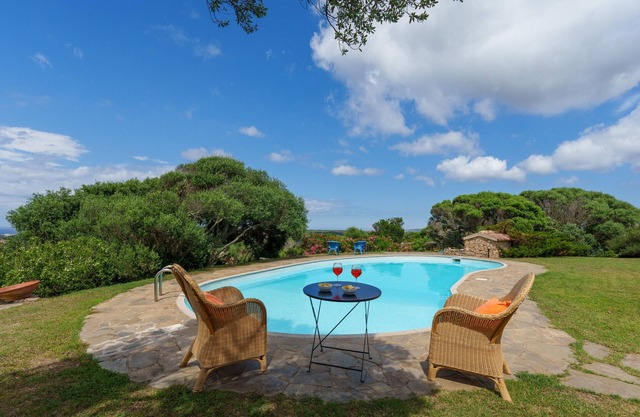 Villa 'Indipendente Con Piscina' con vistas al mar, piscina privada y Wi-Fi