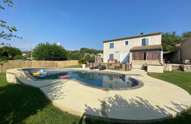 Villa individuelle avec piscine privée proche du Ventoux