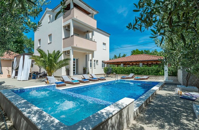 Villa Ines with large pool, sauna and fitness room
