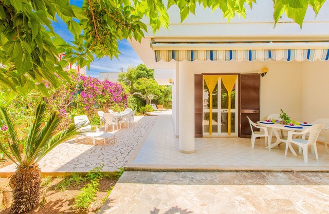 jardín privado - Trattoria con cocina tipica 100m-Playas 400m