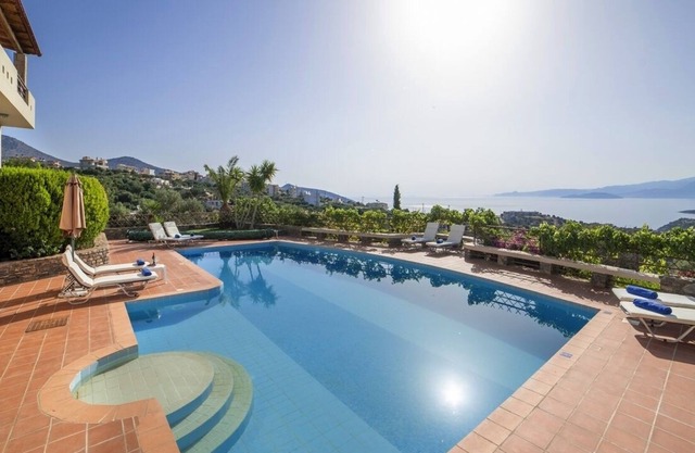 Villa Irida, impresionante vista de la bahía de Mirabello y la ciudad de Agios Nikolaos
