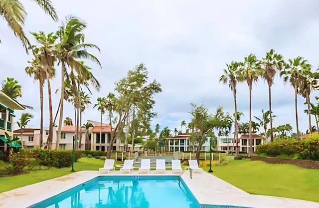 Villa Iris – 2-Story Ocean View Villa w/ Pool Access & Generator