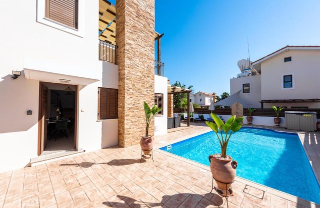 Villa Iris by Ezoria Villas