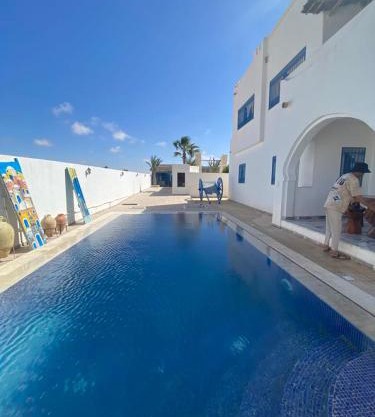 Villa iris piscine commune