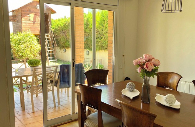 Villa Isabel de Sitges in Rocamar, ideal para familias en la costa catalana