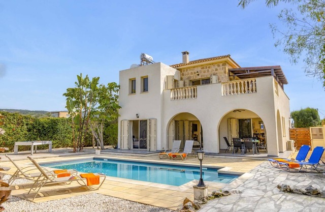 Villa Isychia by Villa Plus