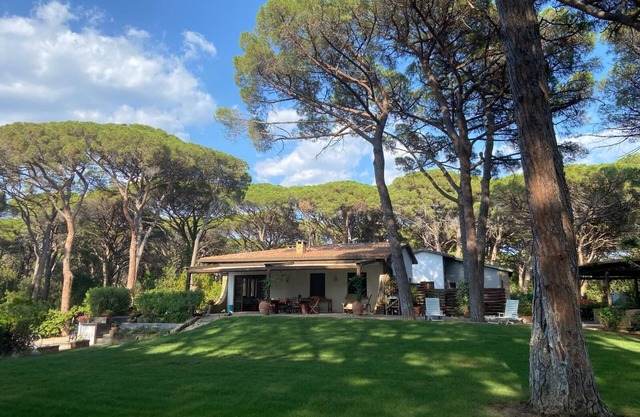 Villa Isabel - Una casa de playa moderna con una playa privada