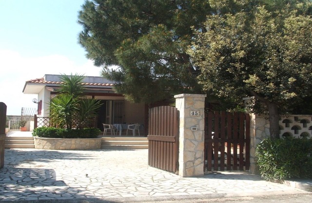 Villa Angela A: Enclosed Patio, Veranda With Barbecue A Few Steps From The Sea