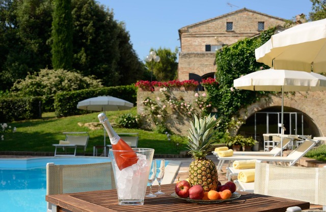 alquiler chalet con swimingpool, jardín, tenniscurt, cerca del mar