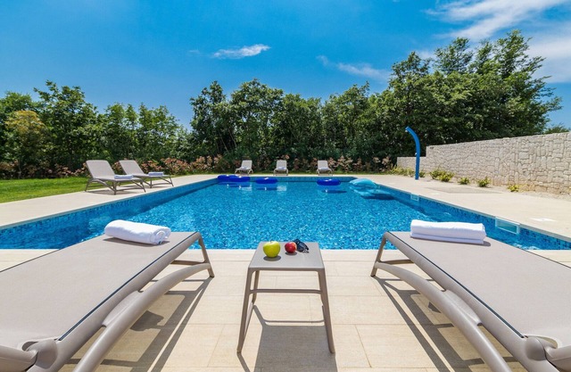 Villa Jardin - para 10 personas con piscina de 72 m2 y muchos extras
