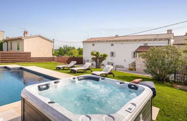 Villa Jona - Preciosa villa con piscina privada, sala de juegos y parque infantil al aire libre