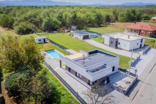 Villa Joy With Pool and Hot Tub - Happy Rentals