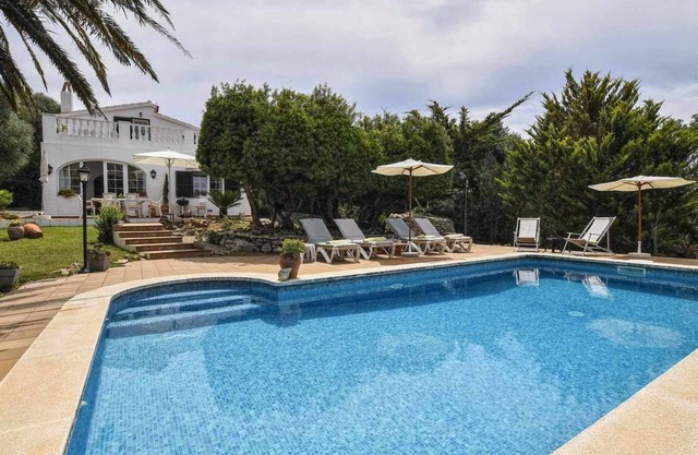 Villa a 6 km del mar con piscina y wifi 6 personas