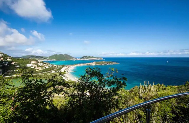 Villa Kailani 4 bedroom with Stunning Ocean Views