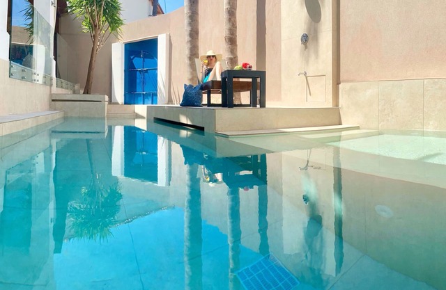 Villa Kallergi - Athena: Casa amplia, con piscina y jardín, vistas al mar, cerca de la playa.