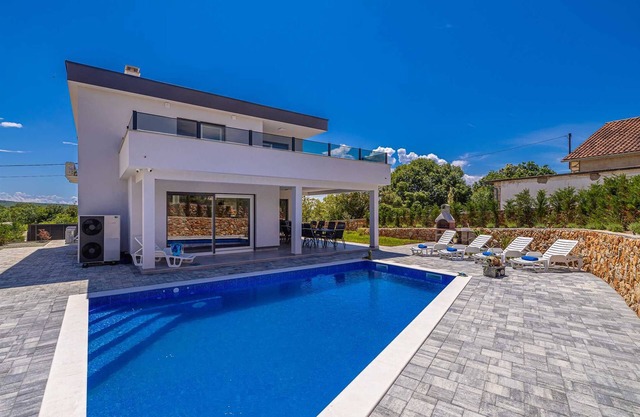 Villa KATHARINA con piscina privada