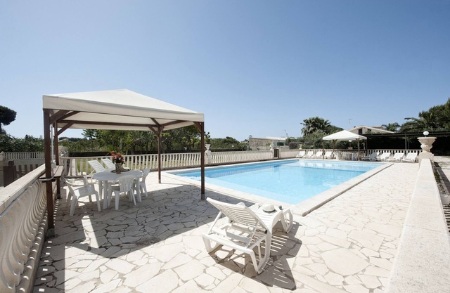 Villa 'Kaukana' con piscina privada, Wi-Fi y aire acondicionado