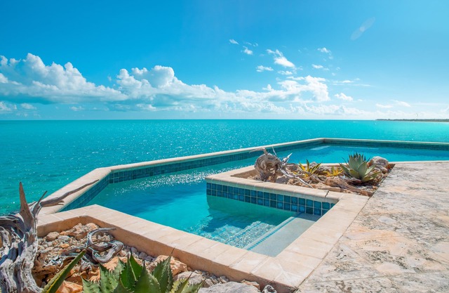 Villa Kendara ~ Casa de huéspedes frente al mar ~ Vista panorámica ~ Lujo ~ Privado ~ Cerca del centro ~ VENTA OCT