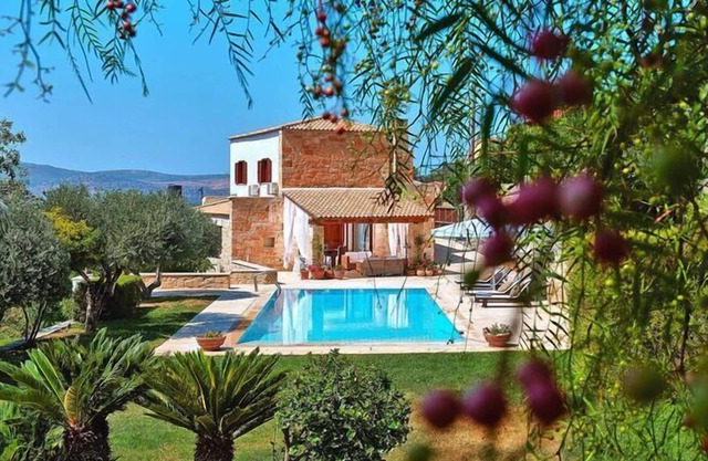 Villa, Keramoutsi