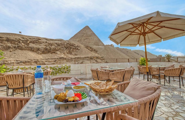 Villa Khufu Pyramids Hotel