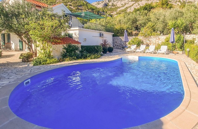 Villa Klara - Casa de vacaciones con terraza, piscina y vistas al mar