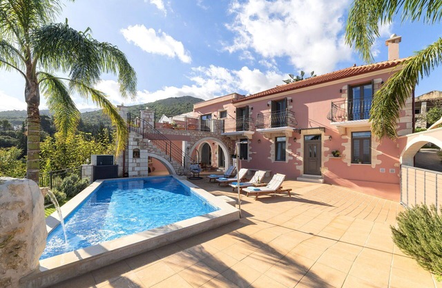 Villa en Tzitzifés con 4 habitaciones, capacidad 8