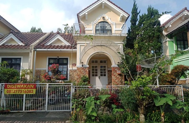 Villa kota bunga 3 kamar full Wifi bersih rapi