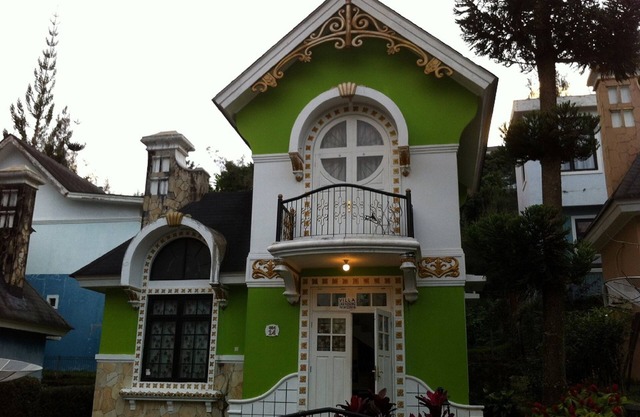 Villa Kota Bunga Dahlia