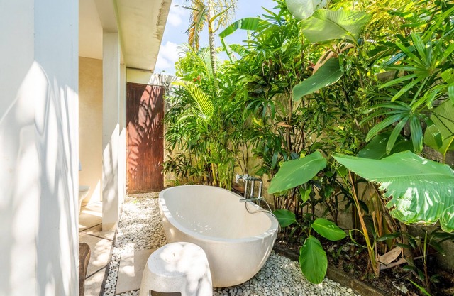 Villa Ku Tama by Villa Finder