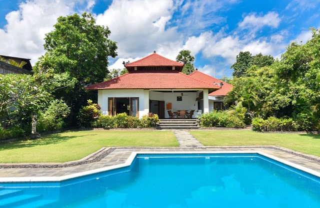 Villa Kupu Kupu - Beachfront Villa In East Part of Norther BALI