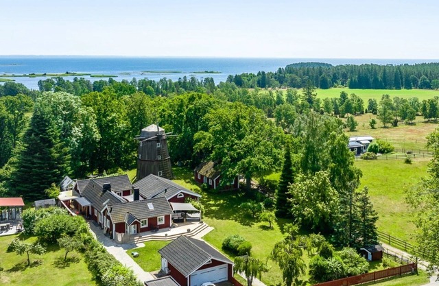 Villa Kvarnbacken - Unique, luxurious vacation home with historical flair