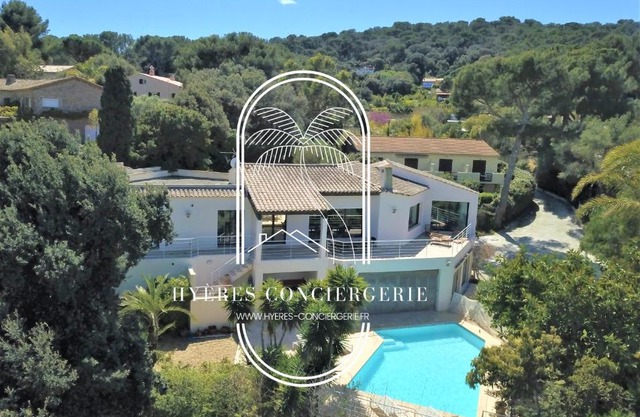 Villa l'Arbanaise vue mer piscine presqu'Ile Giens BY HC