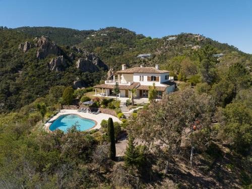 VILLA L'ESTEREL AVEC PISCINE VUE MER -MANDELIEU 06210- 6 Pers