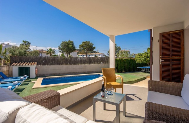 Casa con piscina a 1 km de la playa