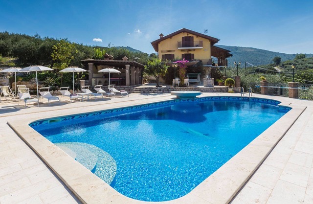 Villa La Casetta con piscina privada a sólo 20 minutos de las playas de Terracina