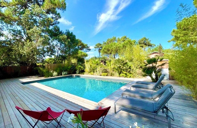 Villa La Dune Blanche with pool, idyllic terrace & magnificent views of the countryside