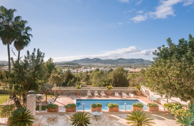 Villa la Isla | Tradicional Spanish Villa with views to Ibiza Town