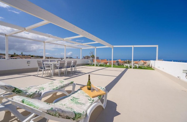 Villa La Laja with 5 bedrooms and sea view
