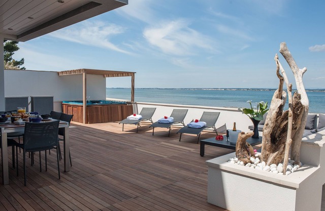 Villa La Perle de Thau primera gran visibilidad en línea "los pies en el agua" 4 *