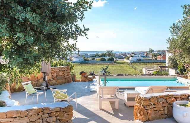Villa en Maruggio con 3 habitaciones, capacidad 6
