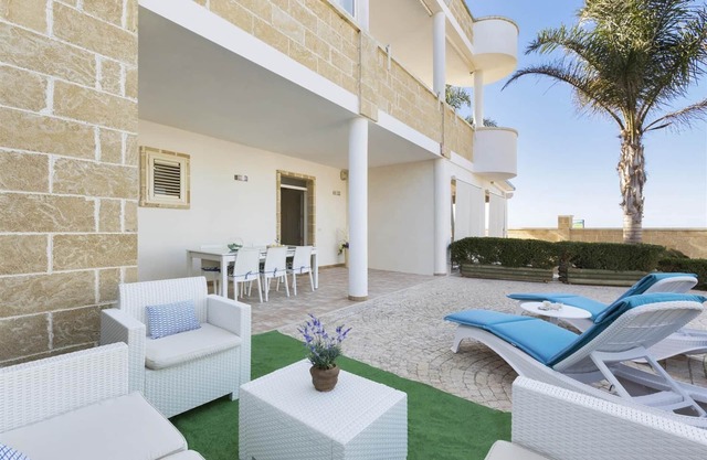 1011 Villa La Strea