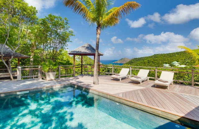 Villa Lama, hermosa vista al mar en un exuberante jardín, precio 2 o 3 dormitorios