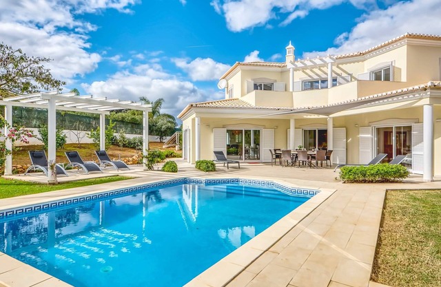 Villa Larissa, villa privada de lujo, 4 dormitorios, Portimão campo, piscina privada