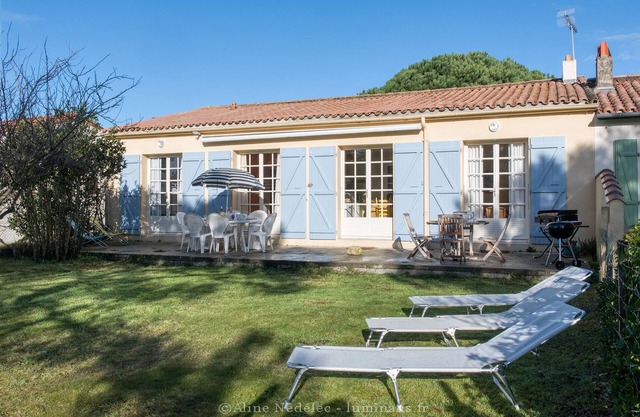 Laurette-Casa-Villa-Baño en la habitacion-Vista al Jardín