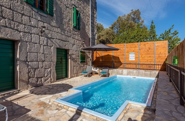 Villa Lazini Dvori - Two Bedroom Stone House Villa with Private Pool