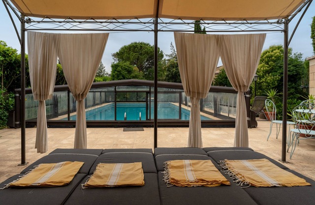Villa 'Le Colombier - Cambalala' con vistas a la montaña, piscina privada y Wi-Fi