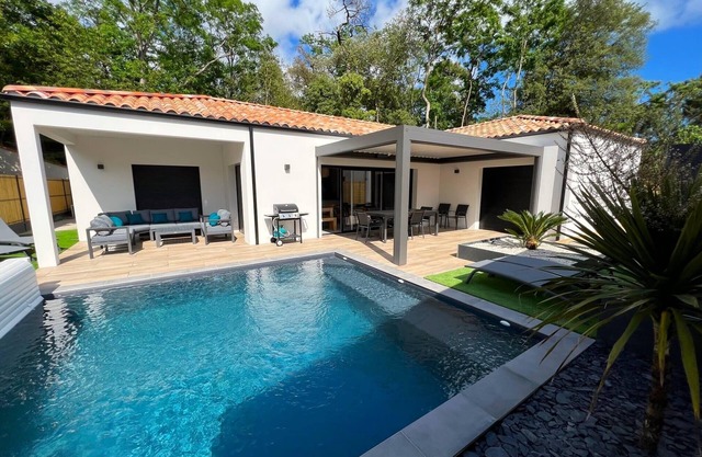 Villa Les Cycas, perfect holiday accomodation for 8, with heated pool