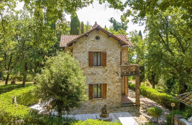 Villa 'Le Querciolaie - Il Casiere' con vistas a la montaña y piscina compartida
